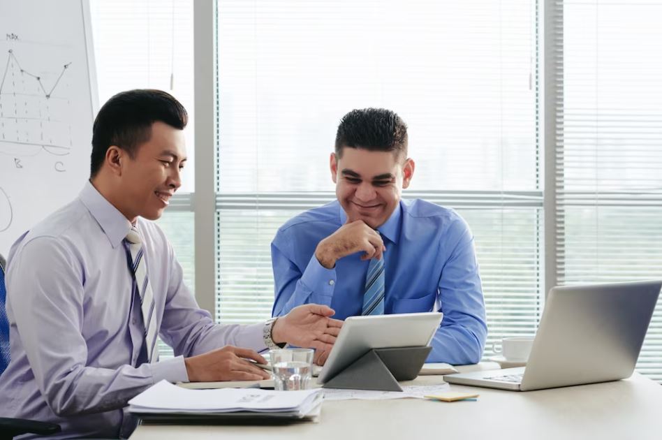 Tim profesional Asisten Digital membahas strategi iklan Google Ads